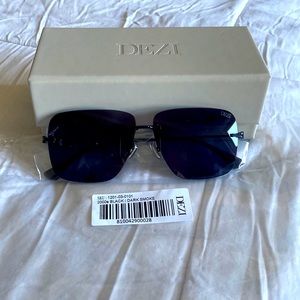 NEW 🤩🤩 Dezi sunglasses 2000s black dark smoke